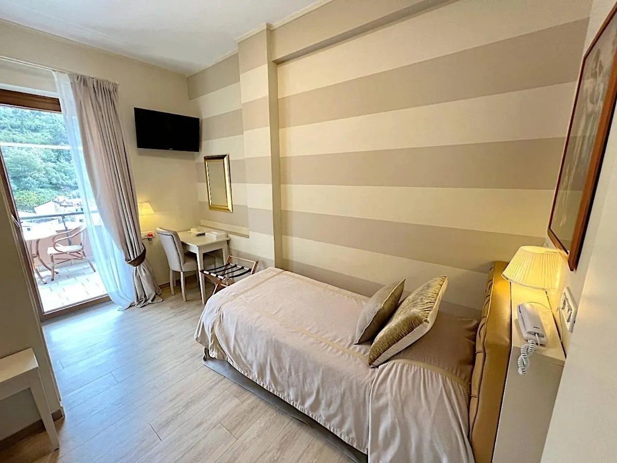 Hotel Villa Steno Monterosso al Mare 3*,  Italy